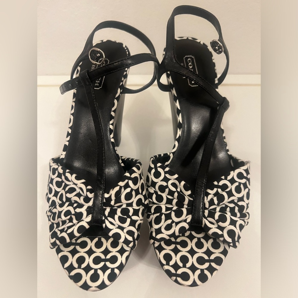 🌻Coach Heels